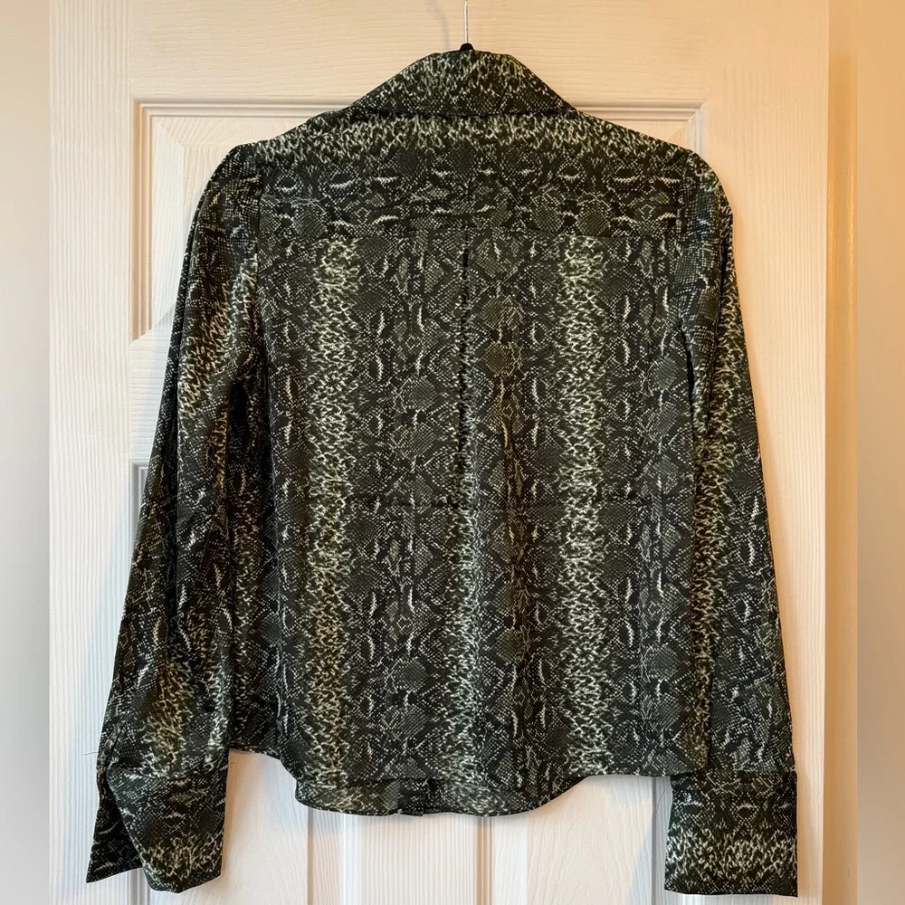 Favorite Daughter Snakeskin Satin Button Down Shirt – XS NWOT - Picture 2 of 4